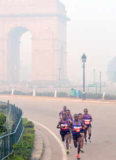 Air pollution: Smog chokes Delhi