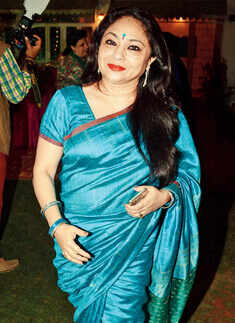 Amrita, Kavita host dinner