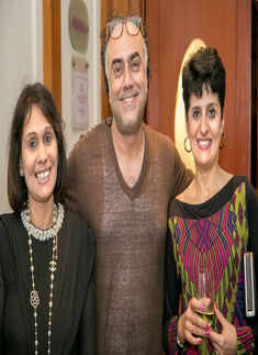 City warms up to supper theatre