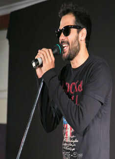 City warms up to supper theatre