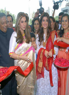 Twinkle, Dimple launch jewellery showroom