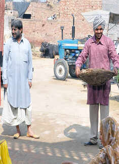 Mitti Na Pharol Jogiya