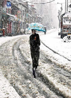 Ladakh region frozen, biting cold in Kashmir