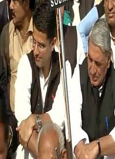 Congress workers protest against BJP