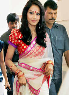 Bipasha Basu at studios
