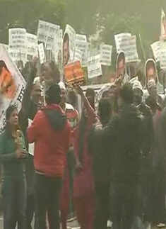 AAP protests against Arun Jaitley