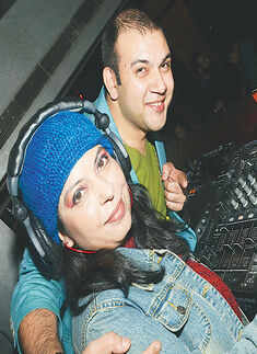 DJ Kery @ BUZZ Lounge