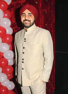 Hardy Sandhu performs live