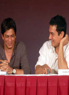 Mumbai police cuts security for SRK, Aamir