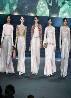 Vikram Phadnis' 25th anniv. fashion show