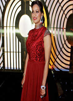 Prive&eacute;: Launch