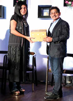 Socialites at fashion event