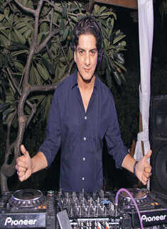 V-Day party @ The Nest