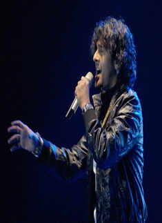Sonu Nigam performs