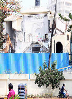 Rajesh Khanna's 'Aashirwad' demolished!