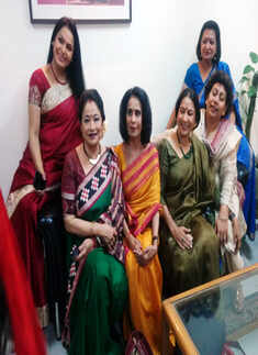 Doordarshan&rsquo;s yesteryear anchors at a show