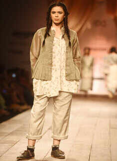 AIFW AW '16: Day 4: Anavila