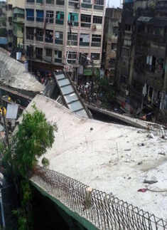 Many feared trapped as Kolkata flyover collapses