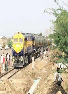 'Water train' reaches Latur, people rejoice