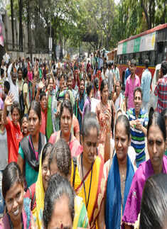 PF protesters clash with police in Bengaluru