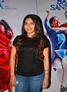 Nil Battaney Sannata: Screening