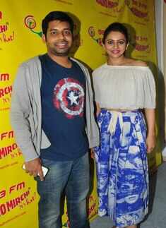 Rakul celebrates 10th anniv of Radio Mirchi