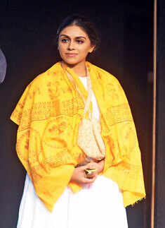 Do Deewane Shehar Mein: A Play