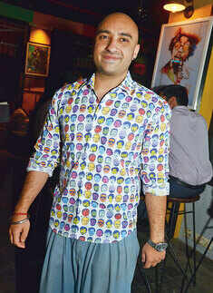 Madam X performs at Raasta