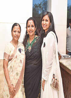 Celebs felicitate real-life heroes