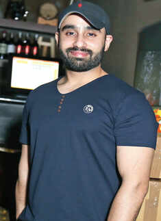 Party @ Niche Lounge & Bistro