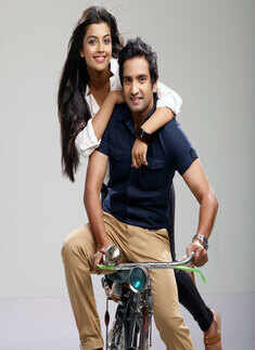 Vallavanukku Pullum Aayudham