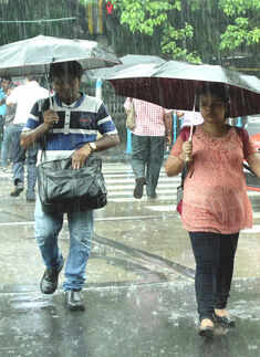 Mercury dips after rains lash Delhi