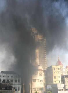 Massive fire engulfs iconic Mumbai building