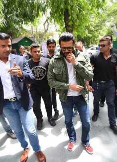 Riteish Deshmukh inaugurates Gold's Gym
