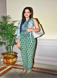 Bonding over luncheon