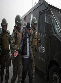 Students clash with police in Santiago