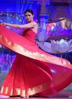 'An Ode To Weaves and Weavers' Fashion Show