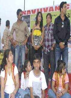 Sunil Shetty, Akshay Kumar and Sameera Reddy