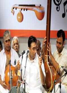 Sanjay Subramaniam performs