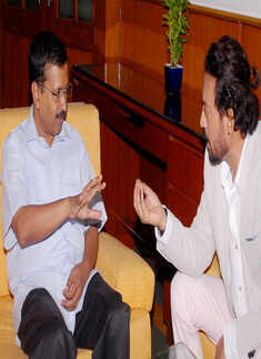 Actor Irrfan meets Arvind Kejriwal