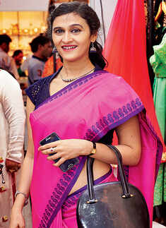 Vithika attends an exhibition