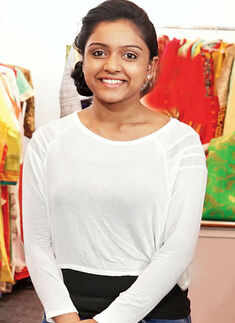 Vithika attends an exhibition
