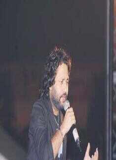 Kailash Kher performs
