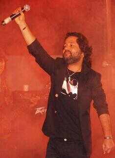Kailash Kher performs