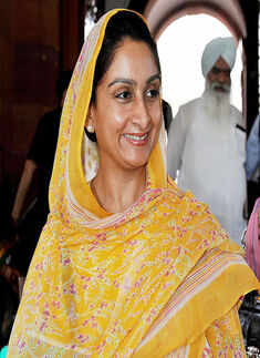 Sidhu takes on BJP but mum on joining AAP