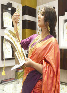 Vidya inaugurates new jewellery showroom