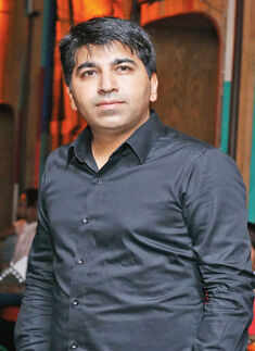 Mika @ Junkyard Cafe