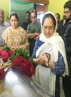 Celebs pay their last respect to Panchu Arunachalam