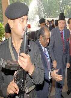 K'nataka CM felicitate Farooq