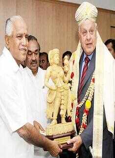 K'nataka CM felicitate Farooq